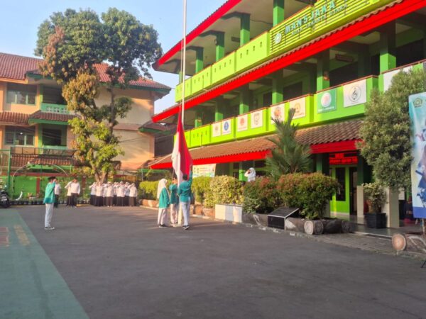 Upacara Bendera Rutin